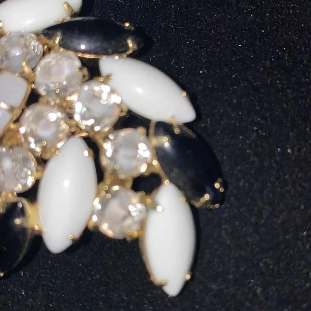 VINTAGE BROOCH